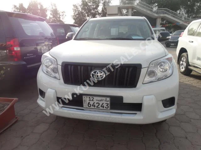 Toyota  TX  Prado  2013  180,000  SUV  Automatic  6  Cloth  4WD  White  Gasoline