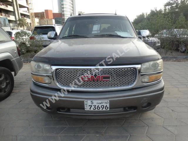 GMC  Denali  Yukon  2005  95,000  SUV  Automatic  8  Leather  RWD  Gray  Gasoline