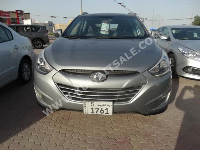 Hyundai  Terracan  2015  61,000  SUV  Automatic  4  Cloth  RWD  Silver  Gasoline