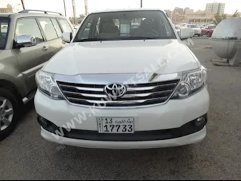تويوتا  اس ار 5  فورشنر  2015  47,000  اس يو في  اتوماتك  4  مخمل  دفع خلفي  أبيض  بنزين