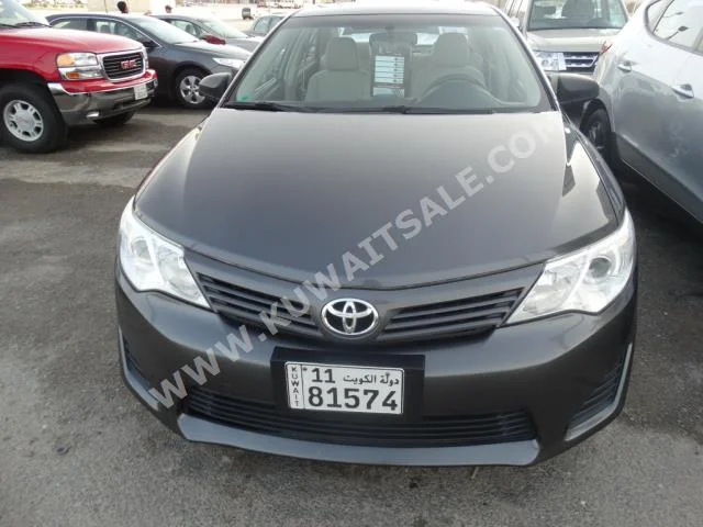Toyota  GL  Camry  2014  70,000  Sedan  Automatic  4  Cloth  FWD  Gray  Gasoline
