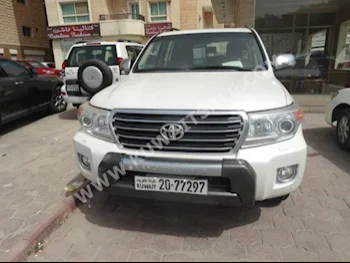 Toyota  GXR  Land Cruiser  2013  205,000  SUV  Automatic  8  Cloth  4WD  White  Gasoline
