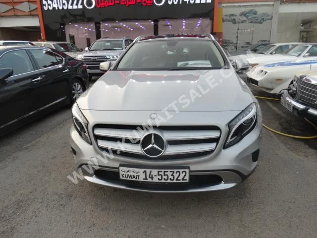 Mercedes-Benz  250  GLA  2015  18,000  SUV  Automatic  8  Leather  RWD  Silver  Gasoline
