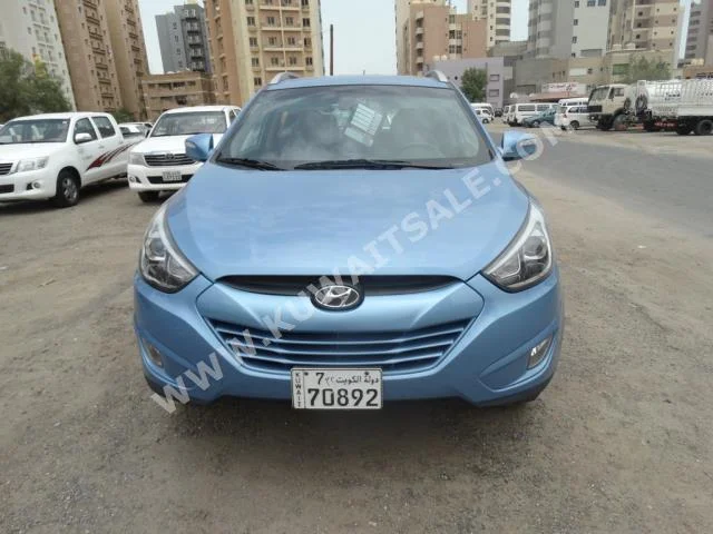 هيونداي  توسان  2015  53,000  اس يو في  اتوماتك  4  مخمل  دفع أمامي  ازرق  بنزين
