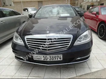 مرسيدس - بنز  350  اس - كلاس  2011  34,000  سيدان  اتوماتك  6  جلد  دفع خلفي  أحمر غامق  بنزين