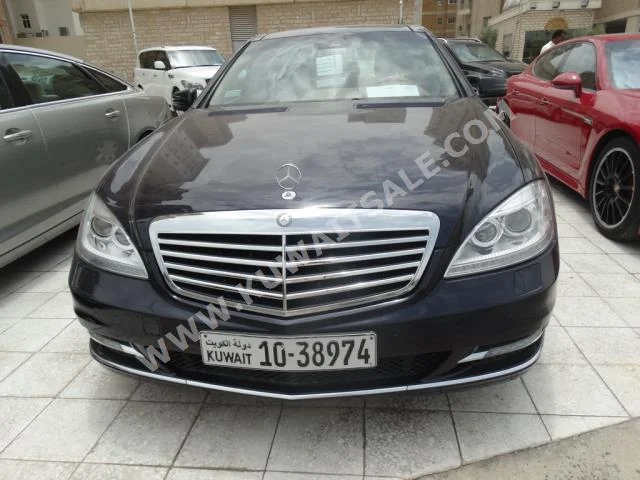 Mercedes-Benz  350  S-Class  2011  34,000  Sedan  Automatic  6  Leather  RWD  Dark Red  Gasoline