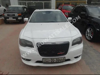 كرايسلر  اس ار تي 8  300C  2013  40,000  سيدان  اتوماتك  8  جلد  دفع خلفي  أبيض  بنزين