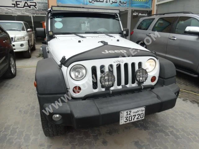 Jeep  Sport  Wrangler  2013  87,000  SUV  Manual  6  Cloth  4WD  White  Gasoline