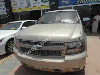 Chevrolet  LT  Suburban  2011  272,000  SUV  Automatic  8  Cloth  4WD  Gold  Gasoline