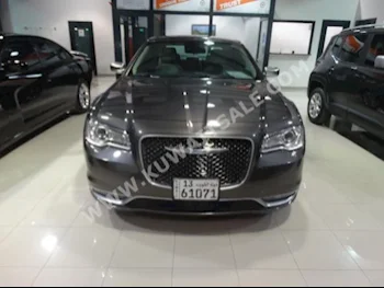 كرايسلر  300C  2015  13,000  سيدان  اتوماتك  8  جلد  دفع خلفي  رمادي  بنزين