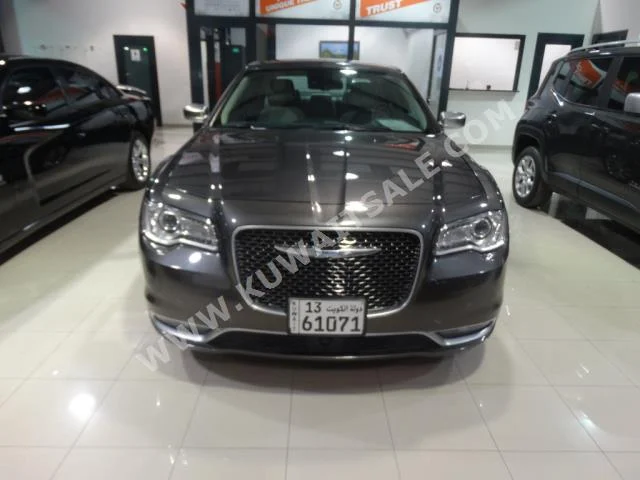 كرايسلر  300C  2015  13,000  سيدان  اتوماتك  8  جلد  دفع خلفي  رمادي  بنزين