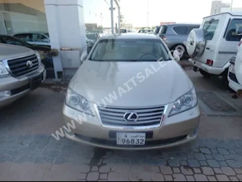 لكزس  350  اي اس  2011  74,000  سيدان  اتوماتك  6  جلد  دفع خلفي  ذهبي  بنزين
