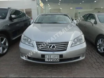 لكزس  350  اي اس  2012  121,000  سيدان  اتوماتك  6  جلد  دفع خلفي  فضي  بنزين