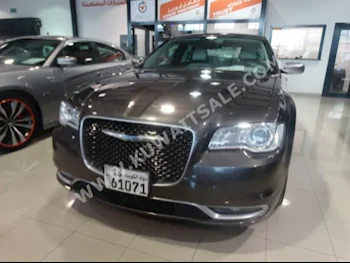 كرايسلر  300C  2015  131,000  سيدان  اتوماتك  8  جلد  دفع خلفي  رمادي  بنزين