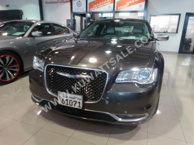 كرايسلر  300C  2015  131,000  سيدان  اتوماتك  8  جلد  دفع خلفي  رمادي  بنزين