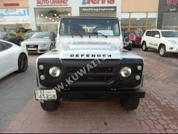 لاند روفر  ديفيندر  2015  41,000  اس يو في  عادي  4  جلد  دفع رباعي  فضي  بنزين