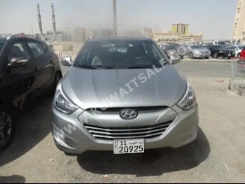 Hyundai  Tucson  2015  70,000  SUV  Automatic  4  Cloth  FWD  Gray  Gasoline