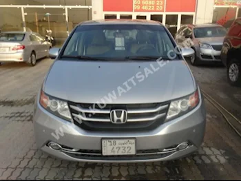 Honda  Odyssey  2015  40,000  Van / Bus  Automatic  6  Cloth  FWD  Silver  Gasoline