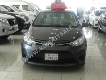 تويوتا  ياريس  2014  100,000  سيدان  اتوماتك  4  مخمل  دفع أمامي  رمادي  بنزين
