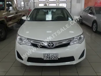 تويوتا  جي ال  كامري  2015  63,000  سيدان  اتوماتك  4  مخمل  دفع أمامي  أبيض  بنزين