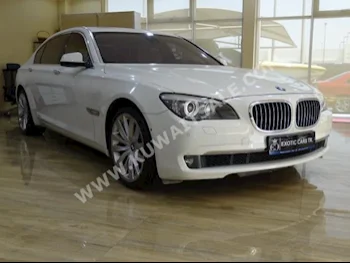 BMW  750 Li  7-Series  2009  70,000  Sedan  Automatic  8  Leather  RWD  White  Gasoline