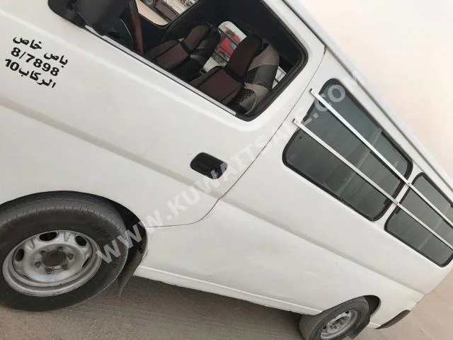 Nissan  Urvan  2004  20  Classic  Manual  4  Leather  RWD  White  Gasoline
