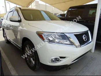 Nissan  Pathfinder  2013  61,000  SUV  Automatic  6  Cloth  4WD  White  Gasoline