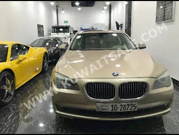 بي ام دبليو  730 Li  الفئة - السابعة  2012  122,000  سيدان  اتوماتك  8  جلد  دفع خلفي  ذهبي  بنزين