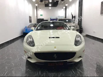 فيراري  تي  كليفورنيا اف 1  2010  84,000  كوبيه \ سبورت  اف - 1  8  جلد  دفع خلفي  أبيض  بنزين
