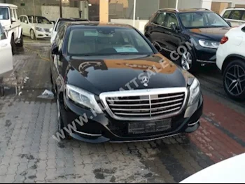 مرسيدس - بنز  400  اس - كلاس  2015  60,000  سيدان  اتوماتك  6  جلد  دفع خلفي  أسود  بنزين