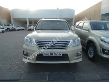 Lexus  570  LX  2011  136,000  SUV  Automatic  8  Leather  4WD  Gold  Gasoline