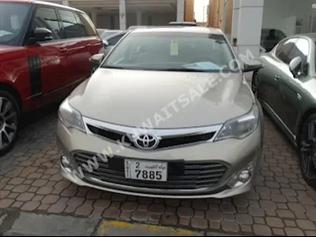 Toyota  Limited  Avalon  2014  74,000  Sedan  Automatic  6  Leather  RWD  Gold  Gasoline