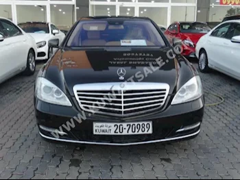 مرسيدس - بنز  500  اس - كلاس  2013  52,000  سيدان  اتوماتك  8  جلد  دفع خلفي  أسود  بنزين