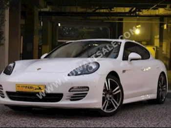 Porsche  4  Panamera  2012  44,000  Sedan  Automatic  6  Leather  4WD  White  Gasoline