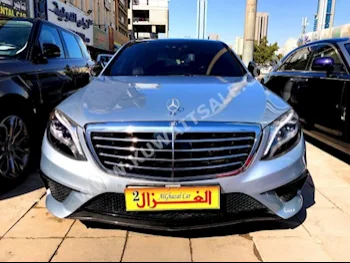 مرسيدس - بنز  63 AMG  اس - كلاس  2015  55,000  سيدان  اتوماتك  12  جلد  دفع خلفي  سمائي  بنزين