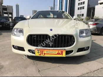 مزاراتي  كواتروبورتي  2012  55,000  سيدان  اتوماتك  6  جلد  دفع خلفي  أوف وايت  بنزين