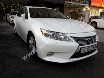 لكزس  250  اي اس  2013  110,000  سيدان  اتوماتك  4  جلد  دفع خلفي  أبيض  بنزين