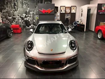 بورش  جي تي 3 ار اس  911  2016  0  كوبيه \ سبورت  اتوماتك  6  جلد  دفع خلفي  رمادي  بنزين