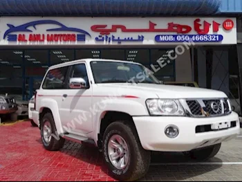 نيسان  سفاري  باترول  2017  0  بيكب  عادي  6  مخمل  دفع رباعي  أبيض  بنزين