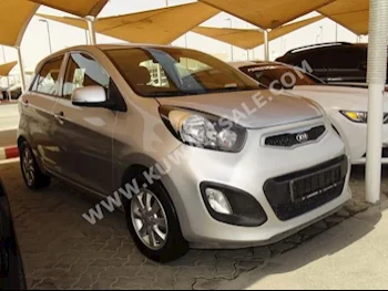 كيا  بكانتو  2015  91,000  هاتشباك  اتوماتك  4  مخمل  دفع أمامي  فضي  بنزين