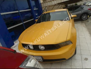 فورد  جي تي  موستانغ  2012  130,000  كوبيه \ سبورت  اتوماتك  8  جلد  دفع خلفي  أصفر  بنزين