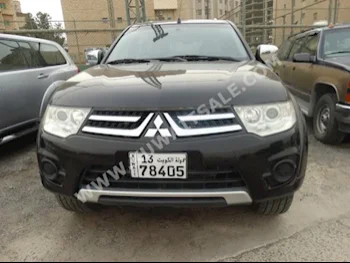 متسوبيشي  سبورت  باجيرو  2014  200,000  اس يو في  اتوماتك  6  مخمل  دفع خلفي  أسود  بنزين