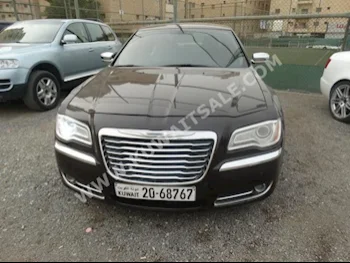كرايسلر  اس  300  2013  110,000  سيدان  اتوماتك  6  مخمل  دفع أمامي  بني  بنزين