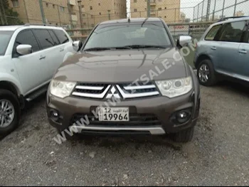 متسوبيشي  سبورت  باجيرو  2014  180,000  اس يو في  اتوماتك  6  مخمل  دفع خلفي  بني  بنزين
