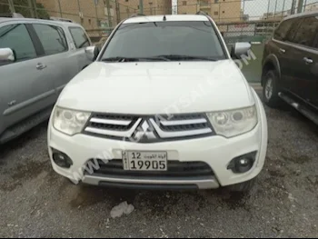 متسوبيشي  سبورت  باجيرو  2014  220,000  اس يو في  اتوماتك  6  مخمل  دفع خلفي  أبيض  بنزين