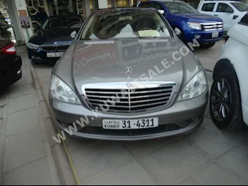 Mercedes-Benz  350  S-Class  2009  143,000  Sedan  Automatic  6  Leather  RWD  Gray  Gasoline