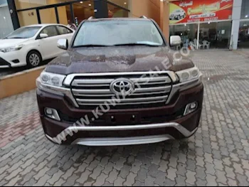 تويوتا  جي اكس ار  لاند كروزر  2016  124,000  اس يو في  اتوماتك  8  جلد  دفع رباعي  أحمر غامق  بنزين