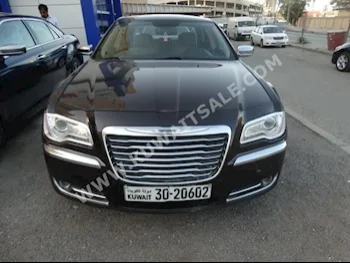كرايسلر  300  2013  113,000  سيدان  اتوماتك  8  مخمل  دفع خلفي  بني  بنزين