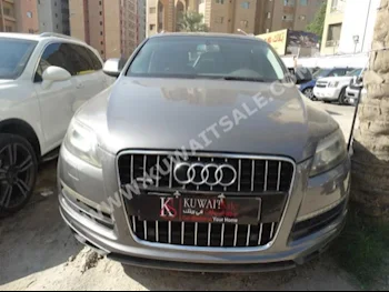 اودي  كيو 7  2011  62,000  اس يو في  اتوماتك  6  جلد  دفع خلفي  رمادي  بنزين