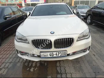 بي ام دبليو  730 Li  الفئة - السابعة  2014  70,000  سيدان  اتوماتك  6  جلد  دفع خلفي  أبيض  بنزين